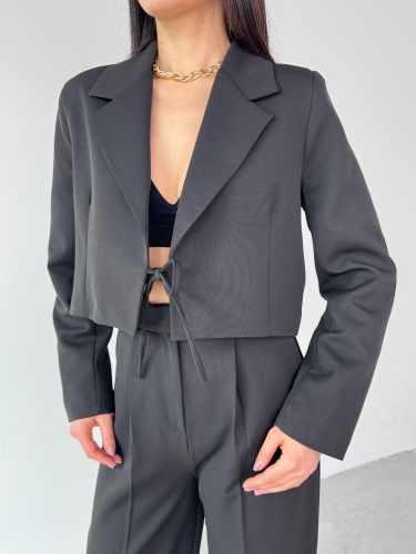 Cappmoda - CKT-12441 Siyah Vatkalı Ön Bağlamalı Crop Ceket (1)