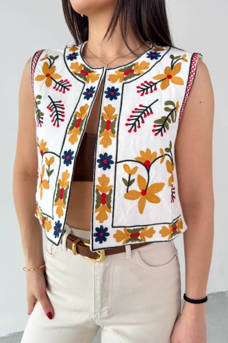 Cappmoda - CKT-12445 Sarı Çiçek İşlemeli Astarlı Crop Yelek (1)