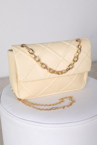Cappmoda - ÇNT-18041 Krem Rengi Zincirli Baklava Desen Kapaklı Omuz Çantası (1)