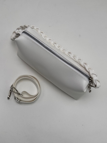 Cappmoda - ÇNT-3017 Beyaz Örgü Askı Detay Fermuarlı Suni Deri Crossbody Omuz Çantası (1)