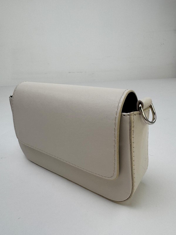 ÇNT-3019 Krem Rengi Kapalı Kalın Askı Suni Deri Crossbody Omuz Çantası