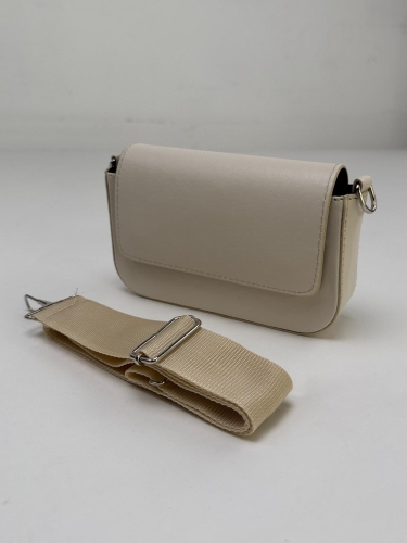 Cappmoda - ÇNT-3019 Krem Rengi Kapalı Kalın Askı Suni Deri Crossbody Omuz Çantası (1)