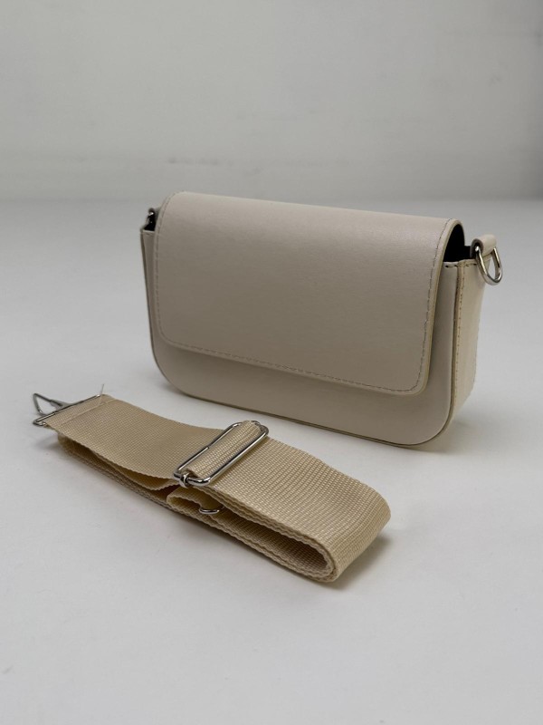 ÇNT-3019 Krem Rengi Kapalı Kalın Askı Suni Deri Crossbody Omuz Çantası