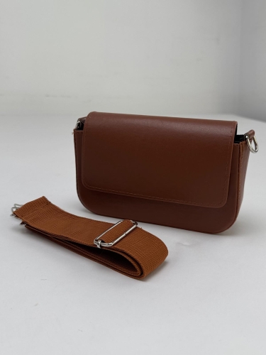 Cappmoda - ÇNT-3019 Taba Kapalı Kalın Askı Suni Deri Crossbody Omuz Çantası (1)