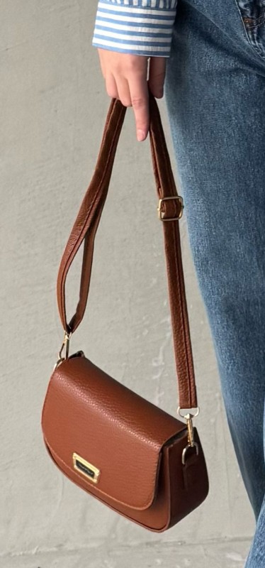 ÇNT-3020 Taba New Style Gold Yazılı Suni Deri Crossbody Omuz Çantası