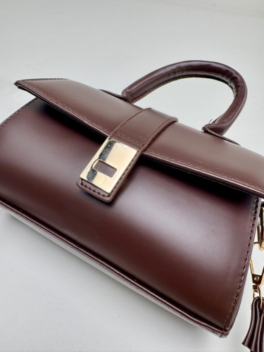 Cappmoda - ÇNT-3021 Acı Kahve Gold Kilit Detaylı Suni Deri Crossbody Omuz Çantası (1)