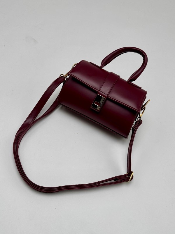 ÇNT-3021 Bordo Gold Kilit Detaylı Suni Deri Crossbody Omuz Çantası