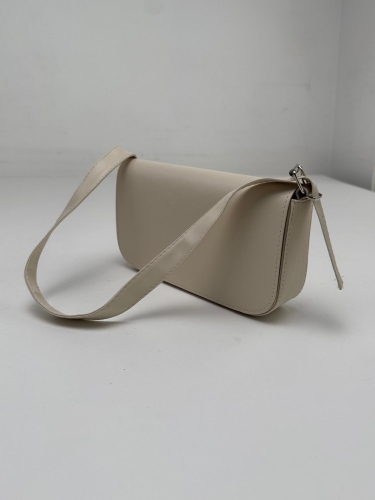 Cappmoda - ÇNT-3022 Krem Rengi Askılı Baget Suni Deri Omuz Çantası (1)