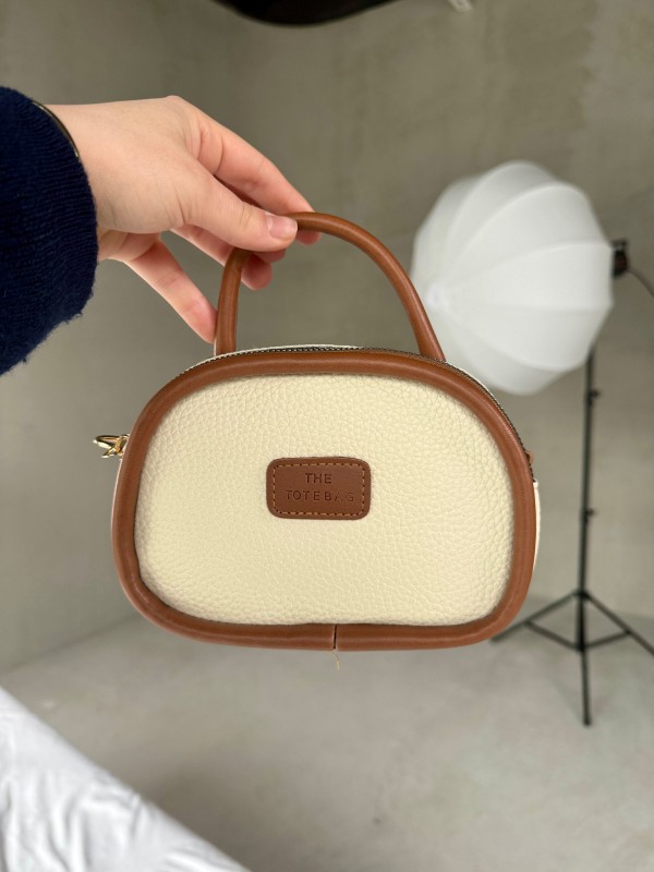 ÇNT-3023 Taş Rengi Taba Şeritli Logo Etiketli Çift Bölmeli Suni Deri Omuz Ve El Çantası