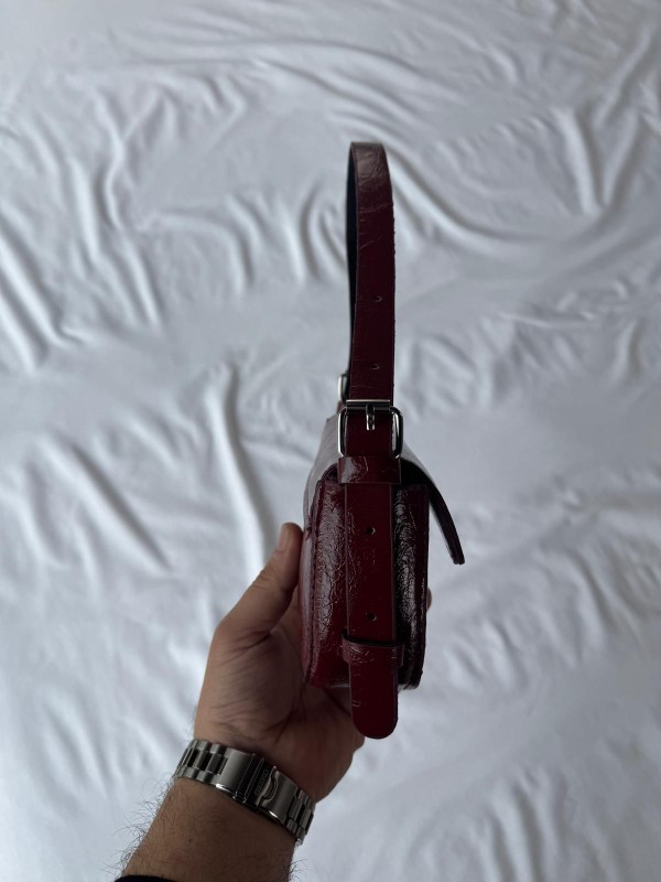 ÇNT-3024 Bordo Rugan Suni Deri Kemer Detaylı Kapaklı Omuz Çantası