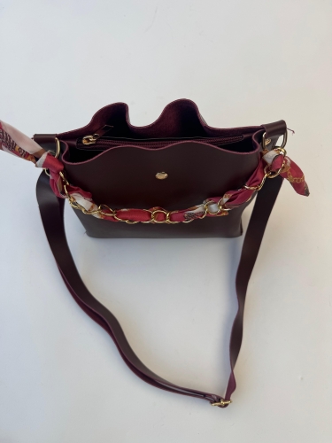 Cappmoda - ÇNT-3031 Bordo Şal Detaylı Büzgülü Suni Deri Omuz Çantası (1)