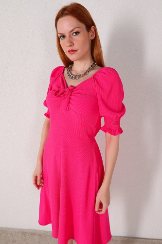 ELB-01627 Pembe Kalp Yaka Kol Lastik Detaylı Yazlık Elbise - Thumbnail