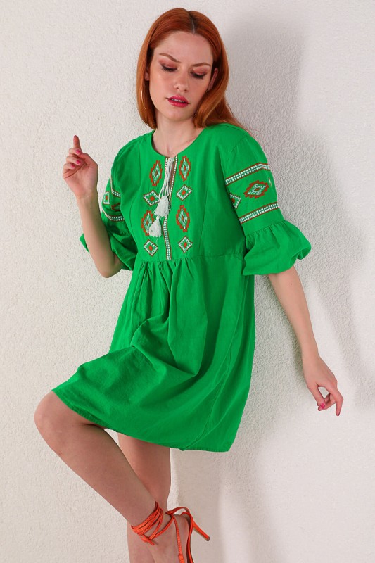 ELB-01642 Yeşil Etnik Desenli Bağlamalı Mini Elbise