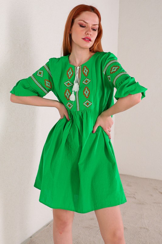 ELB-01642 Yeşil Etnik Desenli Bağlamalı Mini Elbise