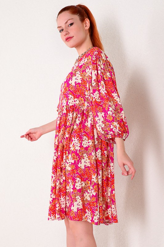 ELB-01652 Pembe Turuncu Çiçek Desen Çıtır Elbise