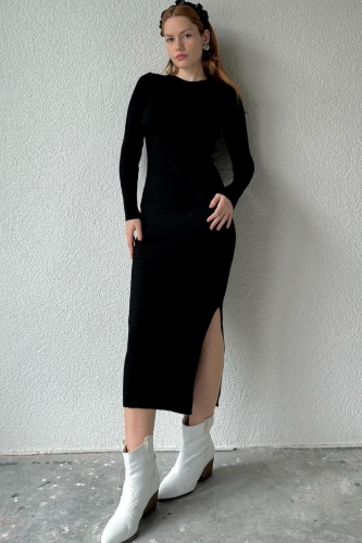 ELB-01713 Siyah Tam Vücuda Oturan Yırtmaçlı Uzun Triko Elbise - Thumbnail