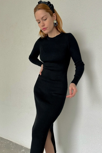 ELB-01713 Siyah Tam Vücuda Oturan Yırtmaçlı Uzun Triko Elbise - 2
