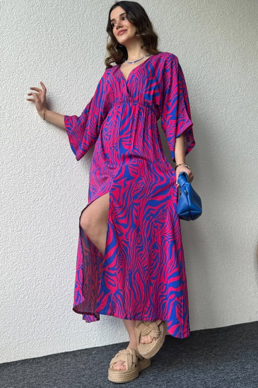 ELB-01728 Pembe Mavi Zebra Desenli Kruvaze Yaka Bel Lastikli Yırtmaçlı Salaş Günlük Elbise - 3
