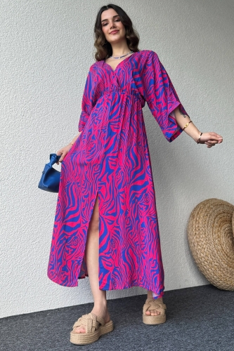 ELB-01728 Pembe Mavi Zebra Desenli Kruvaze Yaka Bel Lastikli Yırtmaçlı Salaş Günlük Elbise 