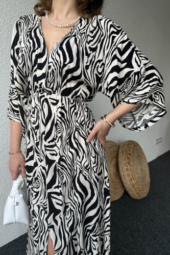 ELB-01728 Siyah Beyaz Zebra Desenli Kruvaze Yaka Bel Lastikli Yırtmaçlı Salaş Günlük Elbise - Thumbnail