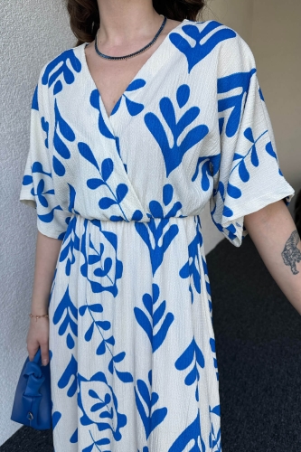 ELB-01729 Mavi Desenli Kruvaze Yaka Bel Lastikli Salaş Yırtmaçlı Elbise - Thumbnail