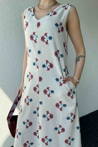 ELB-01740 Krem Mavi Çiçekli Keten Kumaş Arkadan Fermuarlı Salaş Elbise - 2