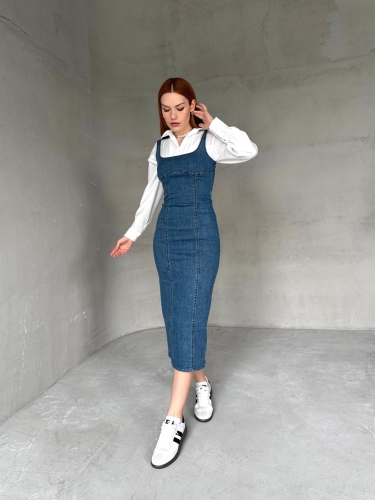 ELB-01742 Açık Mavi Havuz Yaka Denim Kumaş Arka Yırtmaç Detaylı Likralı Midiboy Elbise - Thumbnail