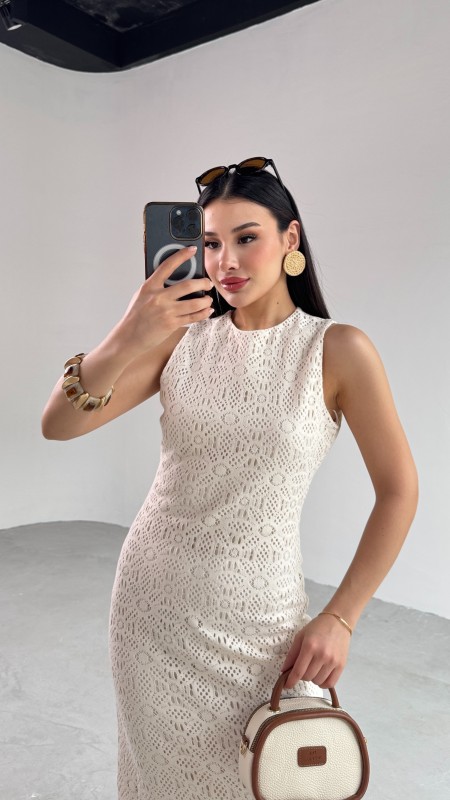ELB-01748 Krem Rengi Sıfır Kol Bisiklet Yaka Ajur Elbise
