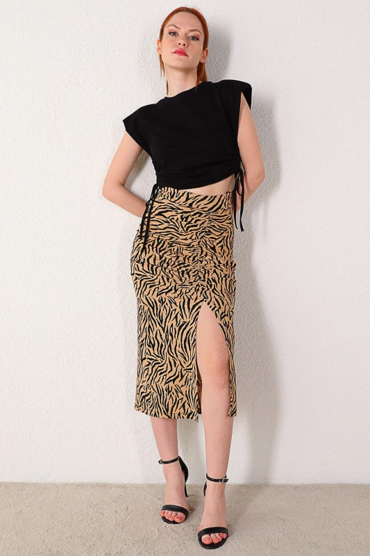 ETK-02286 Siyah Taba Zebra Desenli Büzgülü Yırtmaç Detaylı Kalem Etek