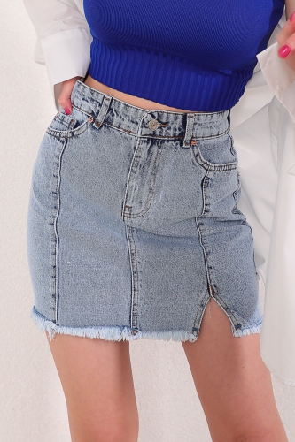 Cappmoda - ETK-02293 Açık Mavi Yırtmaç Detaylı Mini Kot Etek (1)