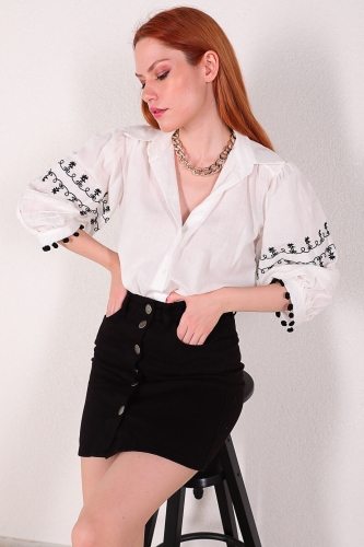 Cappmoda - GML-10203 Beyaz Nakış Detaylı Balon Kol Gömlek (1)