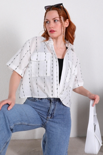 Cappmoda - GML-10221 Beyaz Çizgili Kısa Kollu Bağlama Detaylı Crop Gömlek (1)