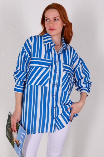 Cappmoda - GML-10223 Mavi Beyaz Geometrik Desenli Saten Kumaş Salaş Cepli Gömlek (1)