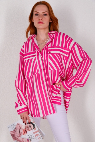 Cappmoda - GML-10223 Pembe Beyaz Geometrik Desenli Saten Kumaş Salaş Cepli Gömlek (1)