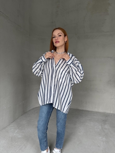 Cappmoda - GML-10248 Beyaz Lacivert Çizgili Cepli Oversize Gömlek (1)