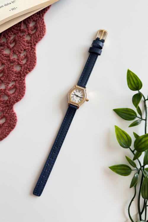 Golden Lacivert Taşlı Kadran Deri Dokulu Kordon Kadın Kol Saati