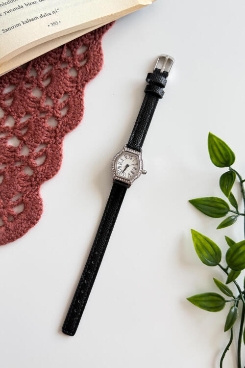 Golden Siyah Taşlı Kadran Deri Dokulu Kordon Kadın Kol Saati