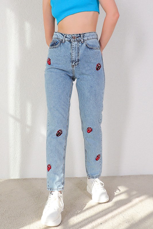 JEAN-08111 Mavi Dudak İşlemeli Momfit Jean