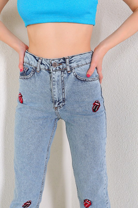 JEAN-08111 Mavi Dudak İşlemeli Momfit Jean