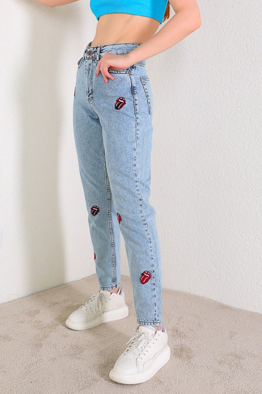 JEAN-08111 Mavi Dudak İşlemeli Momfit Jean