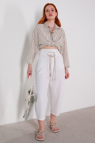 Cappmoda - PNT-07323 Beyaz Halat Kemerli Havuç Pantolon (1)