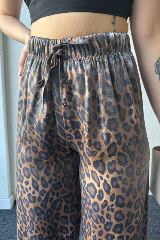 PNT-07390 Kahverengi Leopar Desenli Saten Kumaş Lastikli Palazzo Pantolon - 3
