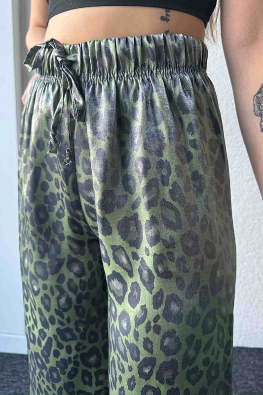 PNT-07390 Yeşil Leopar Desenli Saten Kumaş Lastikli Palazzo Pantolon - 4