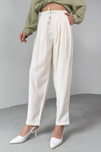 Cappmoda - PNT-07416 Krem Bel Bağlamalı Pensli Havuç Pantolon (1)