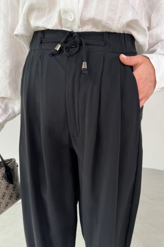 Cappmoda - PNT-07416 Siyah Bel Bağlamalı Pensli Havuç Pantolon (1)