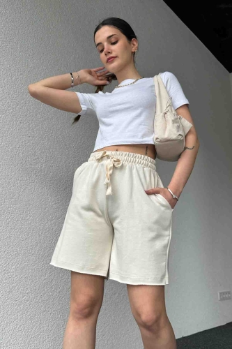 Cappmoda - ŞRT-16026 Krem Rengi Pis Dikişli Kordonlu Uzun Lastikli Şort Cappmoda - ŞRT-16026 Krem Rengi Pis Dikişli Kordonlu Uzun Lastikli Şort