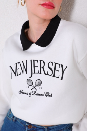 Cappmoda - SWT-014188 Beyaz Yaka Detaylı New Jersey Yazı Nakışlı Üç İplik Şardonlu Sweatshirt (1)