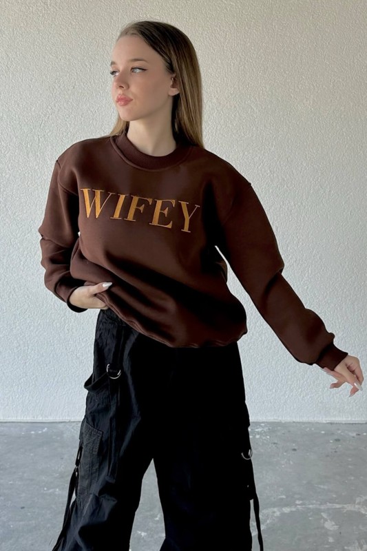 SWT-14240 Kahverengi Wifey Yazı Nakışlı Şardonlu Sweatshirt