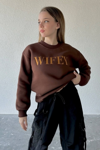 SWT-14240 Kahverengi Wifey Yazı Nakışlı Şardonlu Sweatshirt - Thumbnail