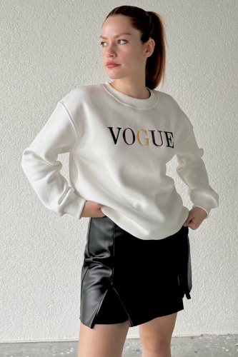 Cappmoda - SWT-14243 Beyaz Vogue Yazı Nakışlı Üç İplik Şardonlu Sweatshirt (1)